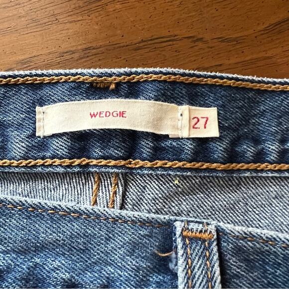 Levi’s Premium Wedgie Straight Leg Button-Fly Distressed Jean - Picture 4 of 5